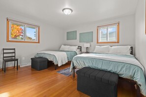 3 slaapkamers, een strijkplank/strijkijzer, gratis wifi, beddengoed