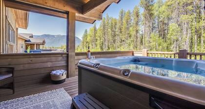 Glacier NP Gem- Sleeps 11- Private Hot Tub- Stay Here in Luxury- 7 miles to GNP