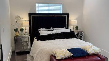 4 bedrooms, desk, free WiFi, bed sheets