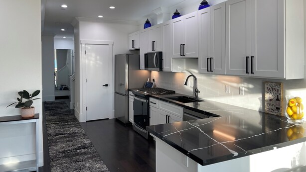 Private kitchen -  Charming and Spacious 4-bedroom house in  Pittsburg with AC (Pittsburg)