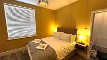 2 bedrooms, iron/ironing board, WiFi, bed sheets