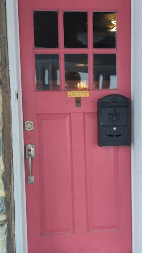 Charming 2-bedroom house in fabulous Ardmore