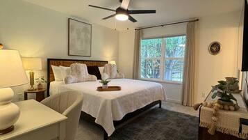 Desk, travel cot, WiFi, bed sheets