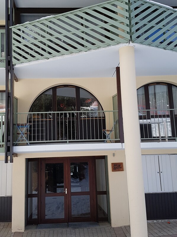 Exterior detail - Studio at Alpe D'Huez with Mountain View, Balcony, and Wi-Fi for 3-4 Guests (Oz en Oisan Station)