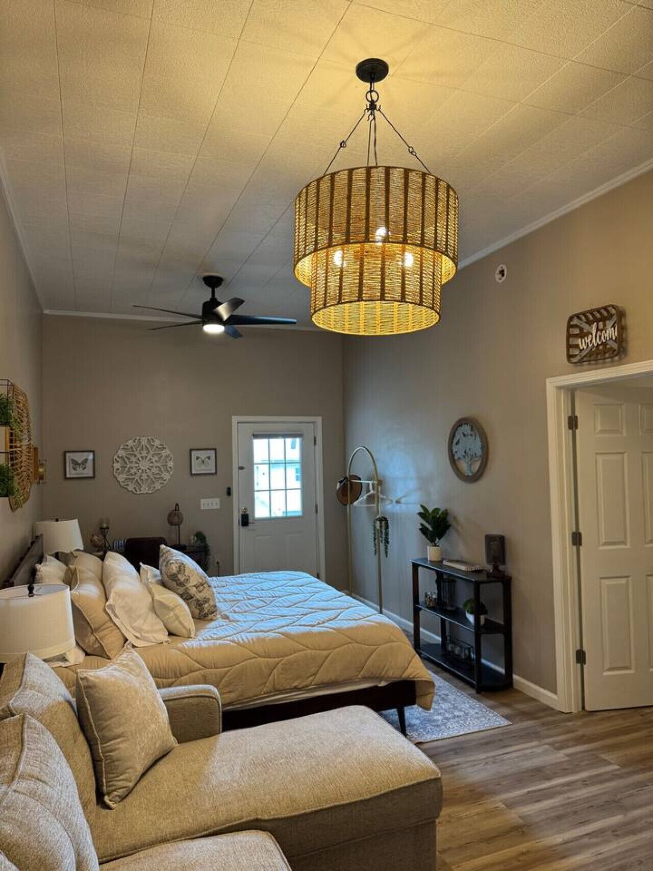 Skrivebord, reiseseng for barn, wi-fi (inkludert) og sengetøy