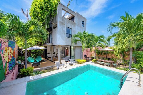 Private Pool, BBQ Terrace & Family Retreat in Manzanillo – Casa del Árbol