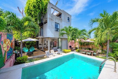 Private Pool, BBQ Terrace & Family Retreat in Manzanillo – Casa del Árbol