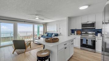 Kühlschrank, Mikrowelle, Ofen, Geschirrspüler