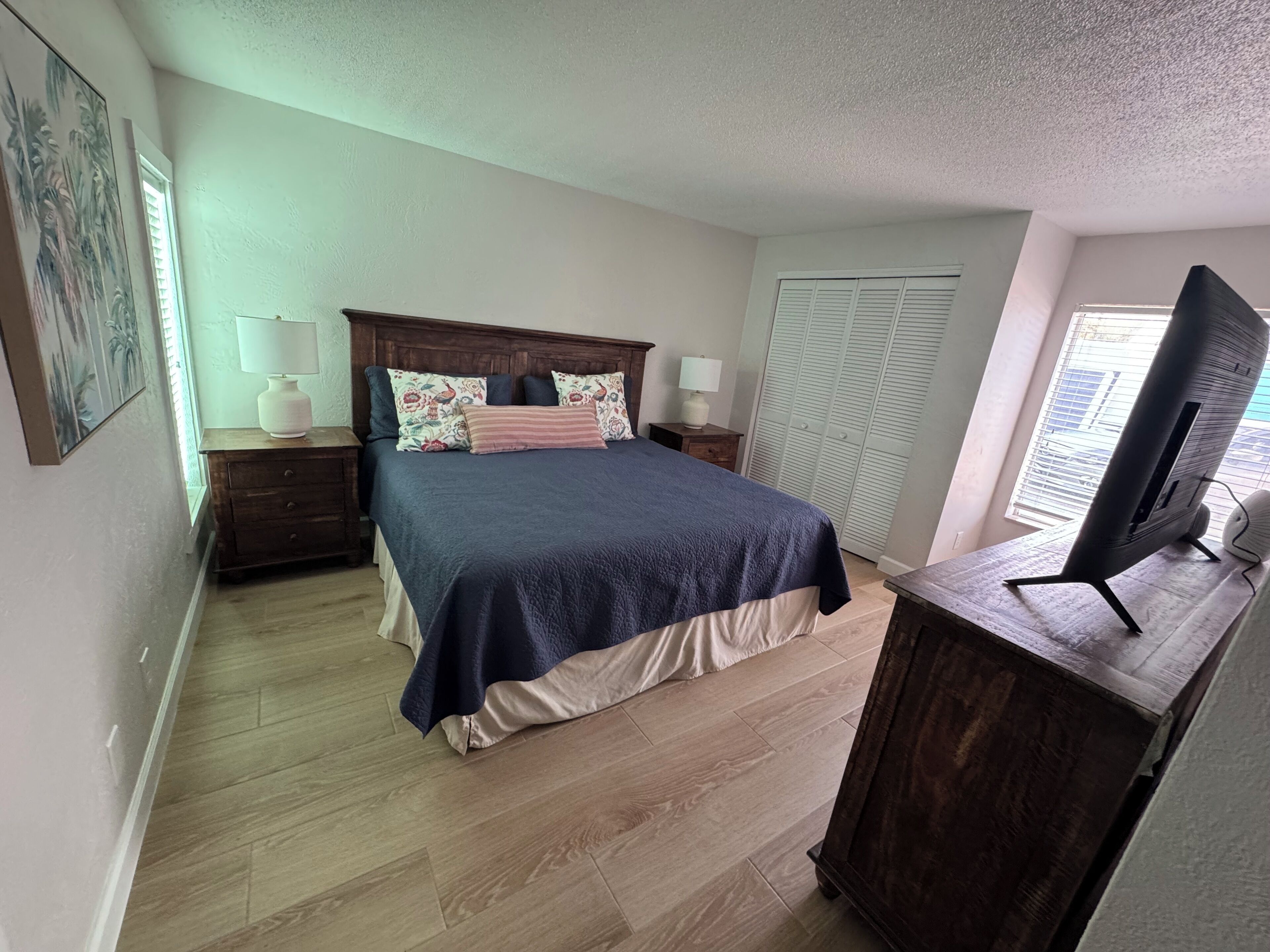 2 makuuhuonetta, silitysrauta/-lauta, ilmainen Wi-Fi, vuodevaatteet