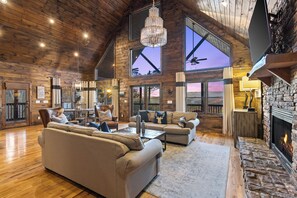 TV, fireplace - NEW LISTING - 5 bd Luxury Cabin w/ VIEWS Secluded HotTub In & Outdoor Fireplaces (Blue Ridge)