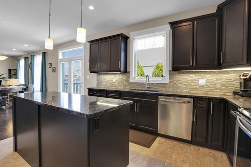 Modern 4BR/Near Western&Masonville • Prime London