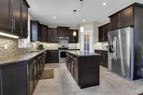 Modern 4BR/Near Western&Masonville • Prime London