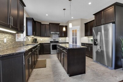 Modern 4BR/Near Western&Masonville • Prime London