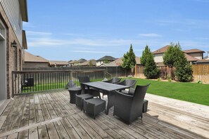 تناول الطعام بالخارج