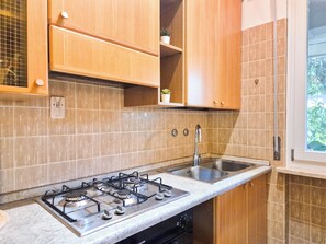 冰箱、微波炉、烤箱、炉灶