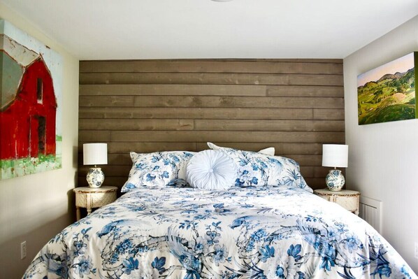 1 habitación, tabla de planchar con plancha, wifi gratis y ropa de cama