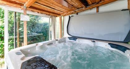 Chalet „Gîte“ mit privatem Pool, WLAN und Klimaanlage