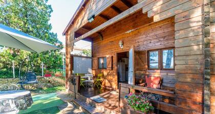 Chalet "Gîte" with Private Pool, Wi-Fi, and Air Conditioning