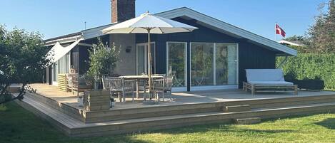 تناول الطعام بالخارج