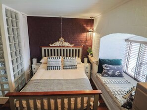 1 bedroom, individually decorated, individually furnished, free WiFi - The Clock Tower (Lyme Regis)