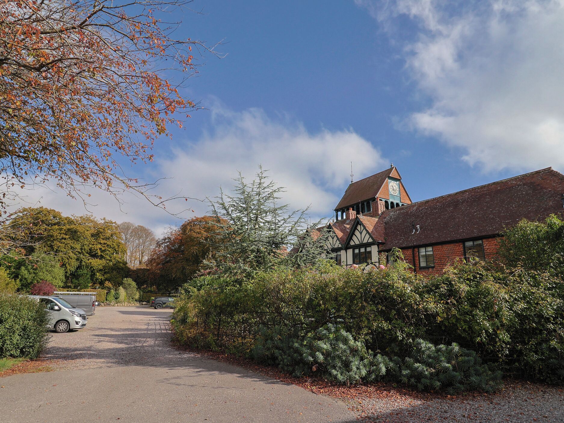 المنطقة المحيطة بالمنشأة