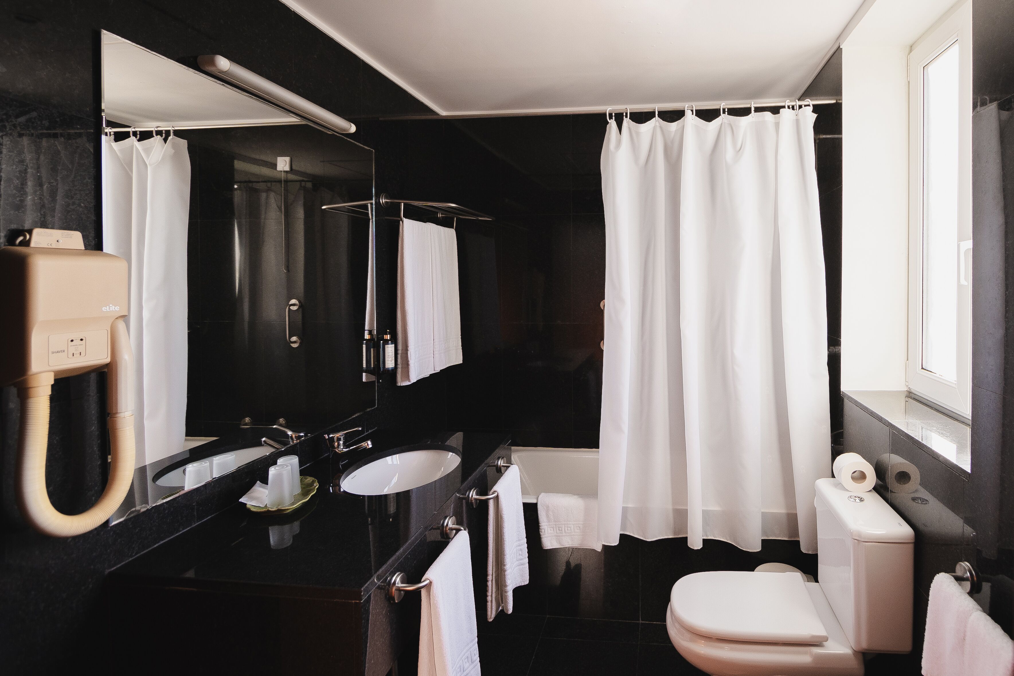 Standard Double or Twin Room | Bilik Mandi