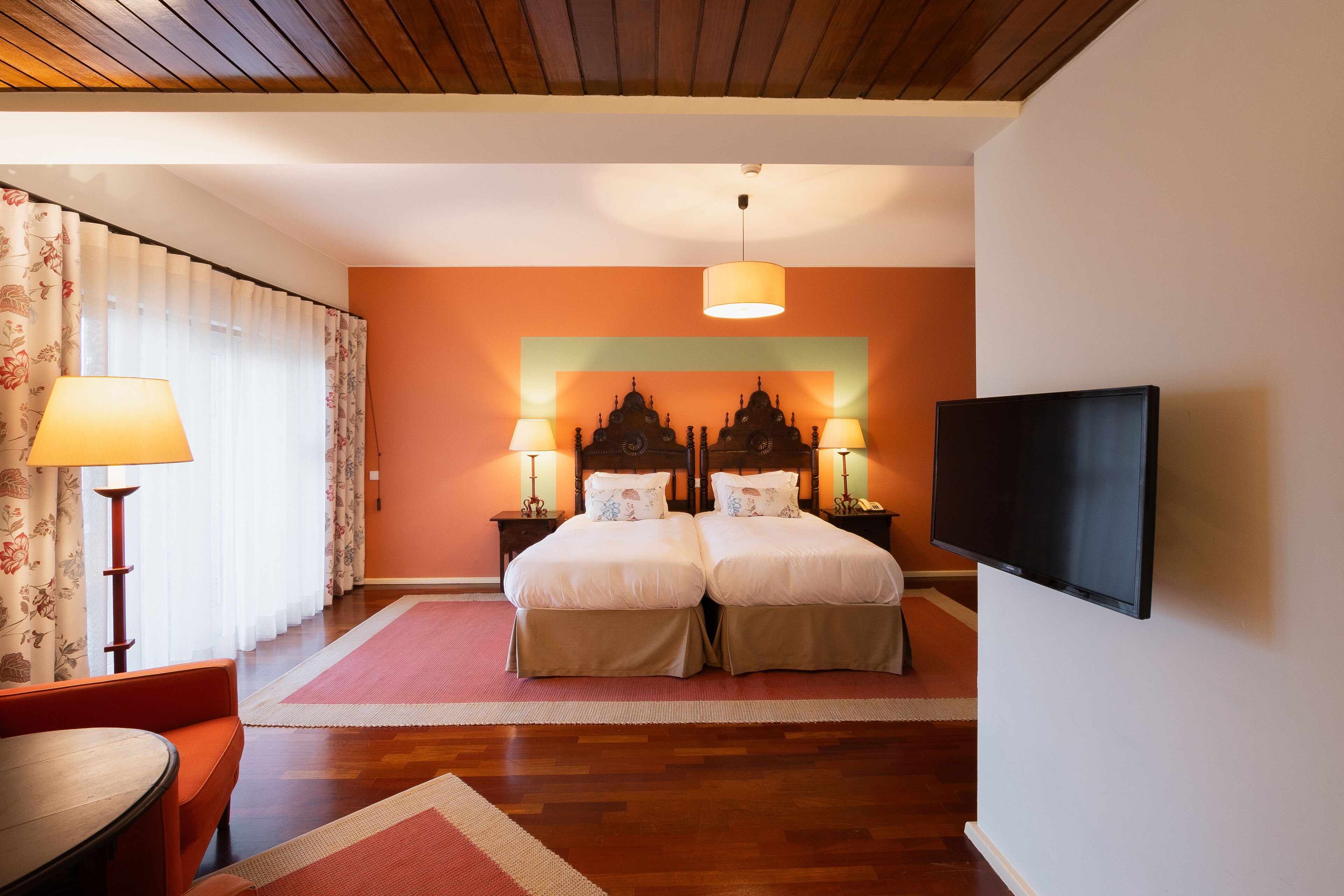 Habitación superior con 1 cama doble o 2 individuales, balcón, vistas al río | Wifi gratis