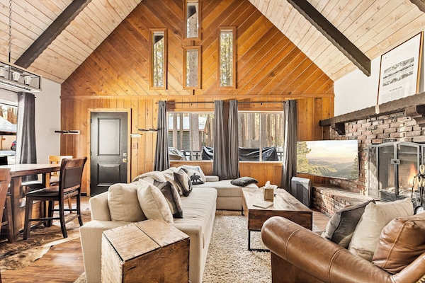 Hideaway A-Frame | Wohnbereich | Kamin