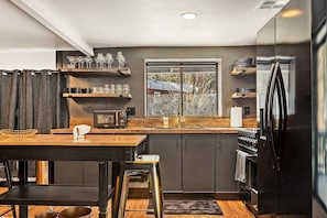 Cabin, 2 Bedrooms, Fireplace | Private kitchen