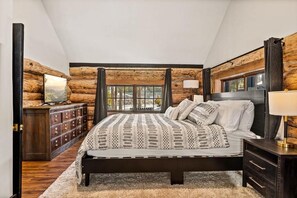 Blackout drapes, free WiFi, bed sheets