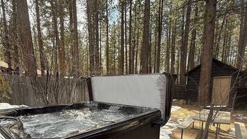 Hideaway Lodge | Private spa tub