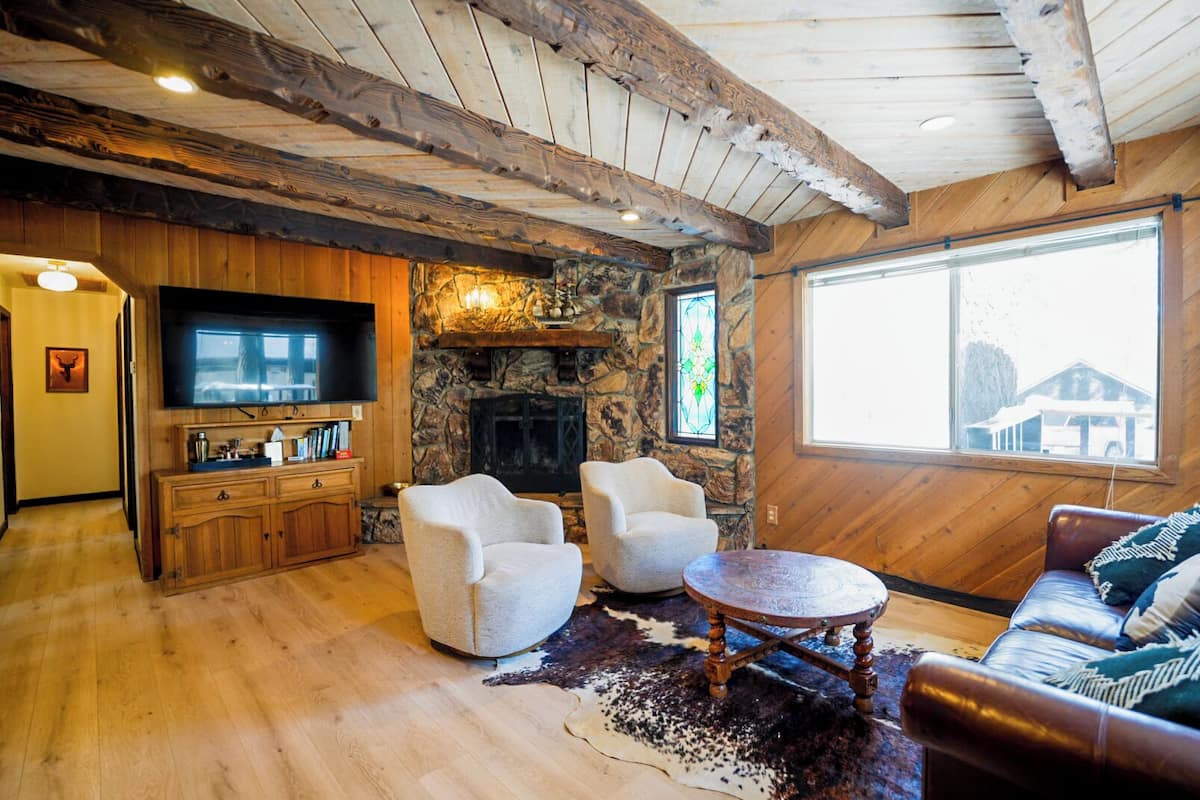 Alpine Heritage | Living area | Fireplace