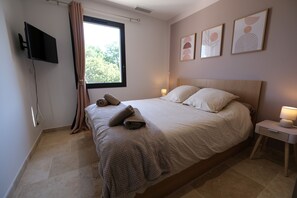3 bedrooms, iron/ironing board, travel cot, free WiFi - Villa with heated pool and Ventoux View in Pernes (Pernes les Fontaines)