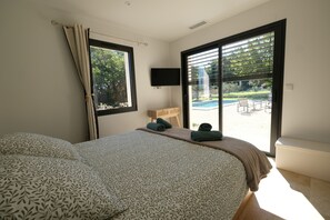 3 bedrooms, iron/ironing board, travel cot, free WiFi - Villa with heated pool and Ventoux View in Pernes (Pernes les Fontaines)