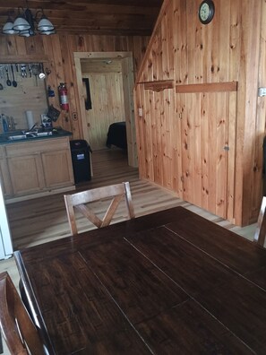 Dining - Rustic  cabin  in Lincoln Maine  (Lincoln)