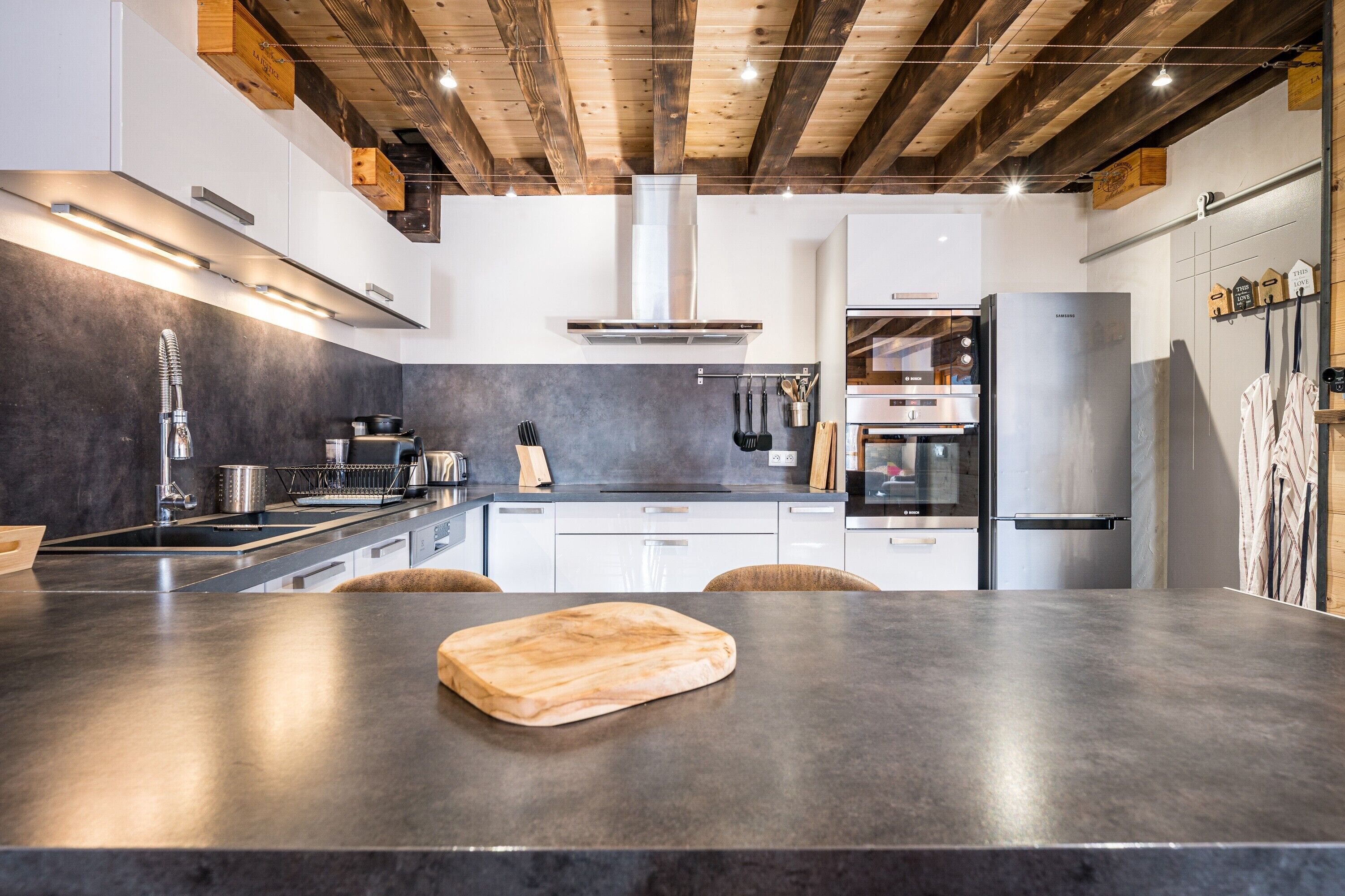 Frigorifero, microonde, forno, piano cottura