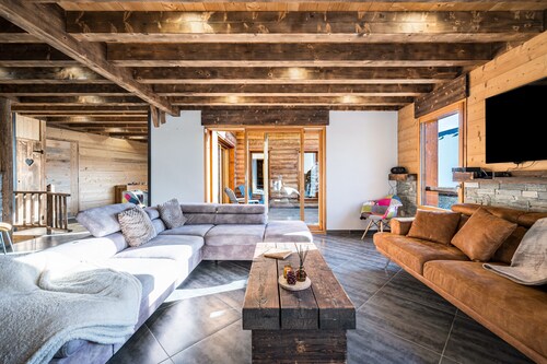 Chalet Liloo sous la neige “Saint Sorlin” – Mountain View, Private Terrace & Wi-Fi