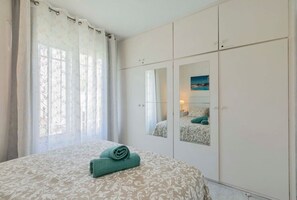 1 chambre, fer et planche à repasser, lit parapluie, Wi-Fi