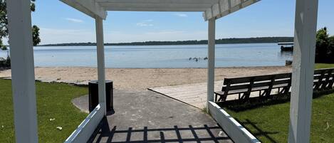 المنطقة المحيطة بالمنشأة