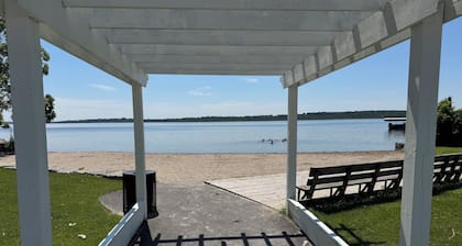 Scugog Island- Lake access!! 4-bedroom house in charming Port Perry fitness room
