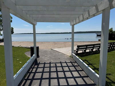Scugog Island- Lake access!! 4-bedroom house in charming Port Perry fitness room