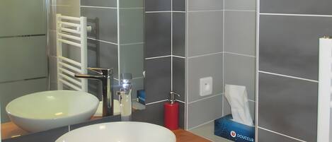 淋浴设施、毛巾