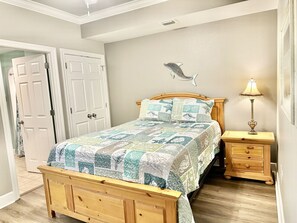 2 habitaciones, tabla de planchar con plancha, wifi y ropa de cama 