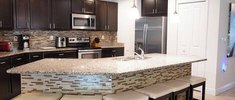 Frigorífic, microones, forn i placa de cuina