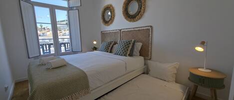 8 室のベッドルーム、アイロン / アイロン台、WiFi (無料)、ベッドシーツ