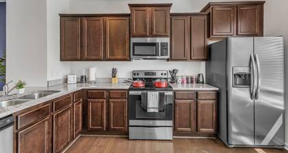 Upscale 3BR TownhouseMins to Downtown