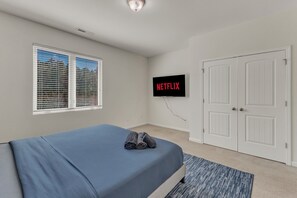 Townhome | Free WiFi - Upscale 3BR TownhouseMins to Downtown (Raleigh)
