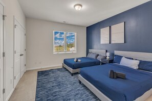 Townhome - Upscale 3BR TownhouseMins to Downtown (Raleigh)