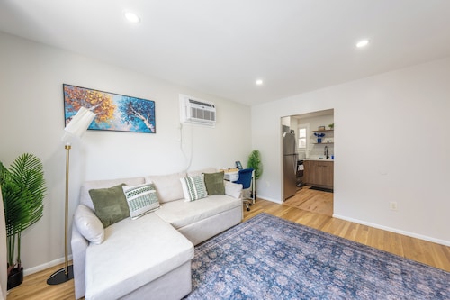 Modern 2BR North Ironbound Apartment 