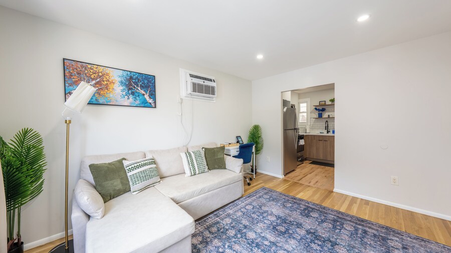 Modern 2BR North Ironbound Apartment